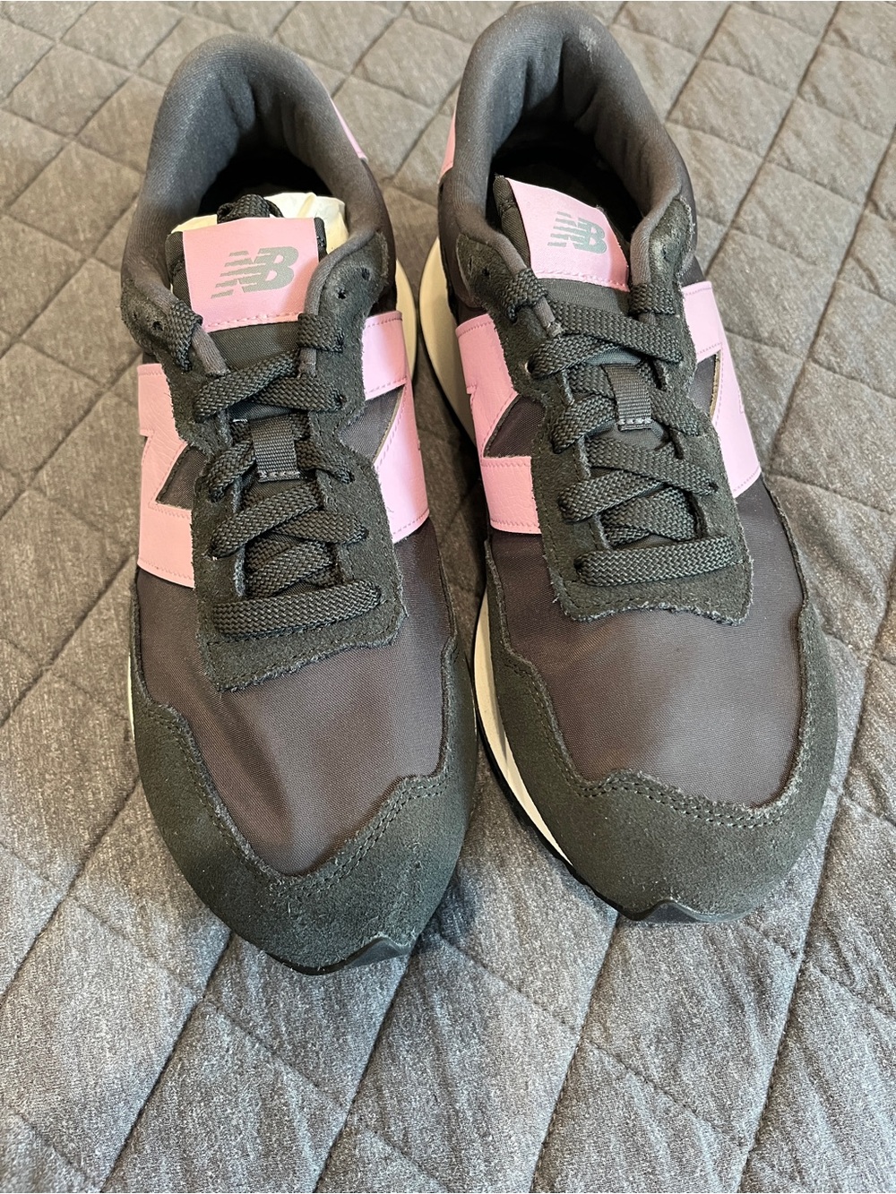 New Balance Women’s Black and Pink Classic Runner Sneakers